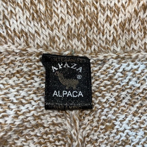Alpaca short poncho - brown One Size fits most.  Excellent Condition. Super Soft - Picture 6 of 7
